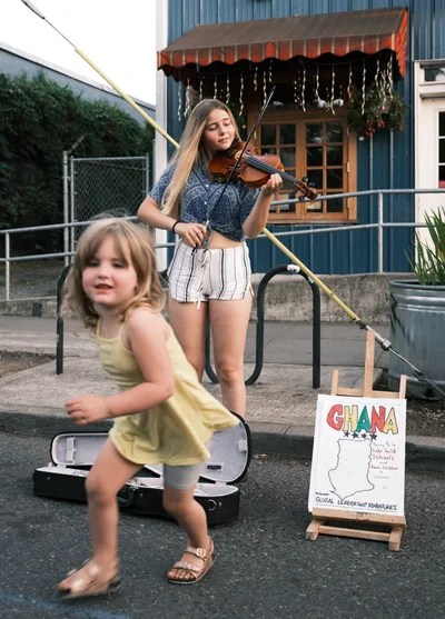 Young Violinist Performs at Alberta Street Fair