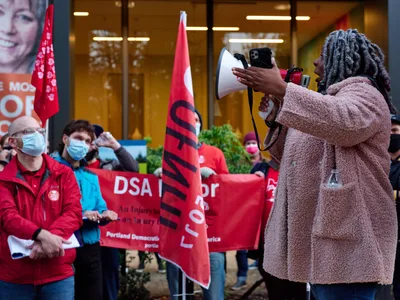Healthcare Workers Rally Outside Portland Kaiser Tower