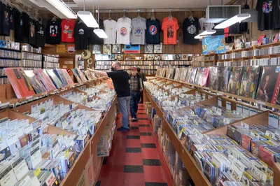 Record Store Day 2022 Vinyl Hunters in Portland Shop