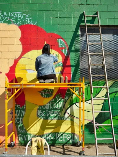 Street Artist Creates Jardín Cubana Mural in Alberta District