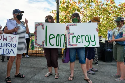 Clean Energy Advocates Rally in Oregon City